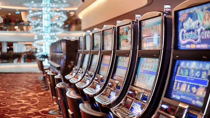 Tampilan neon Slot Crazy777 maupoker